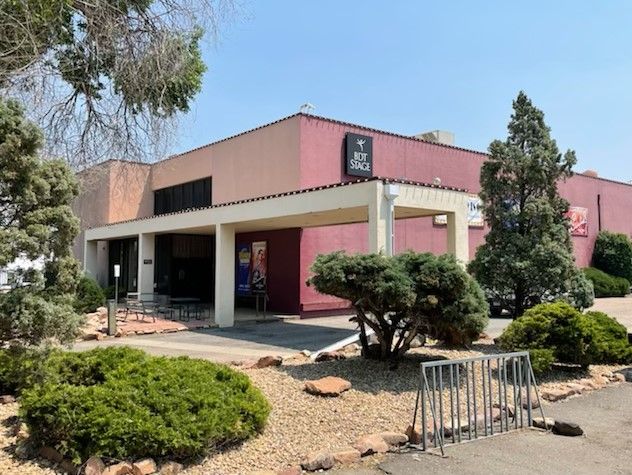 An exterior shot of the Boulder Dinner Theatre