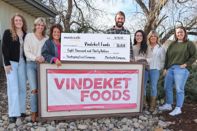 Mantooth presenting check to Vindeket Foods.