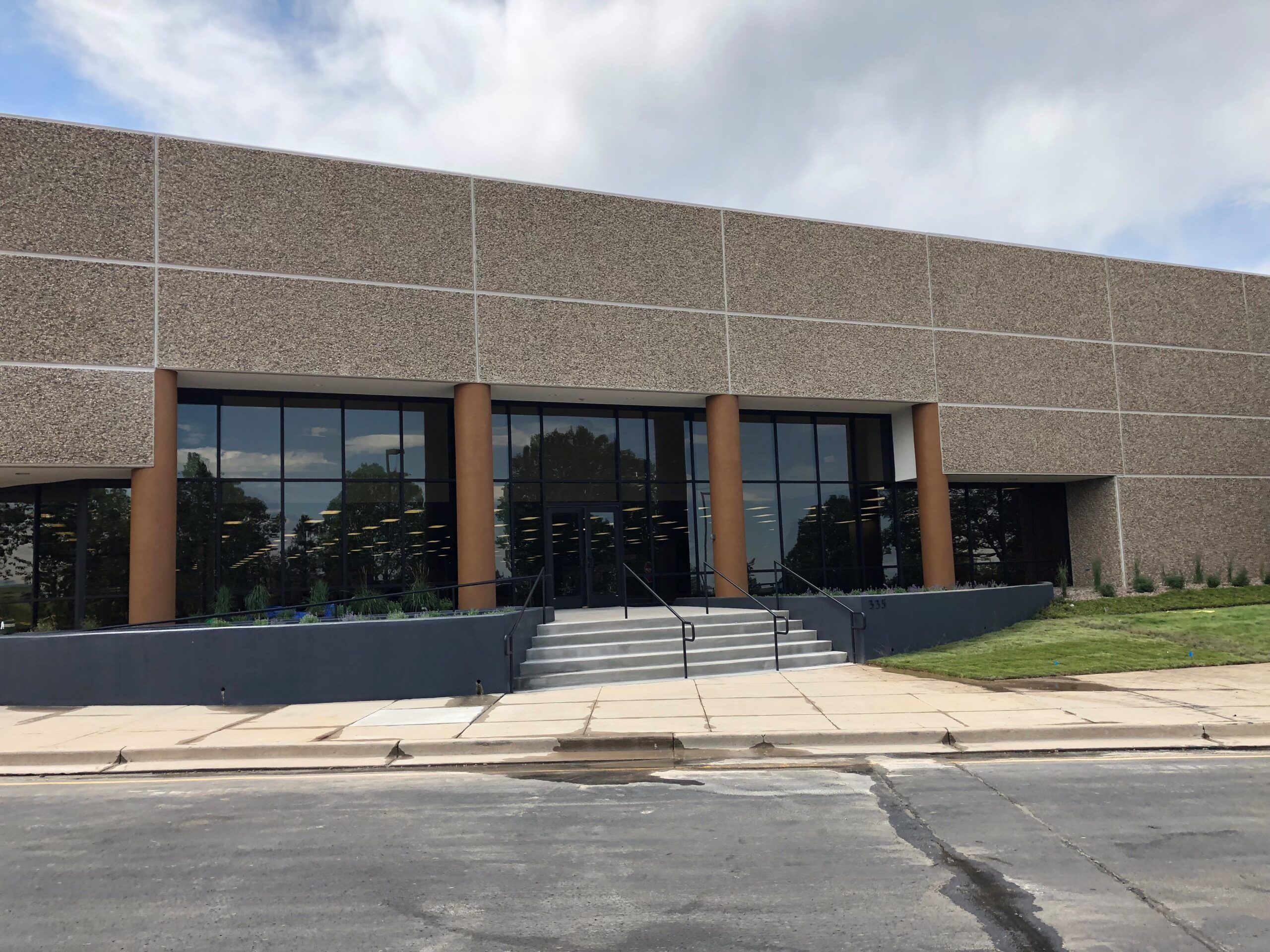 Metron Farnier leases Louisville flex space