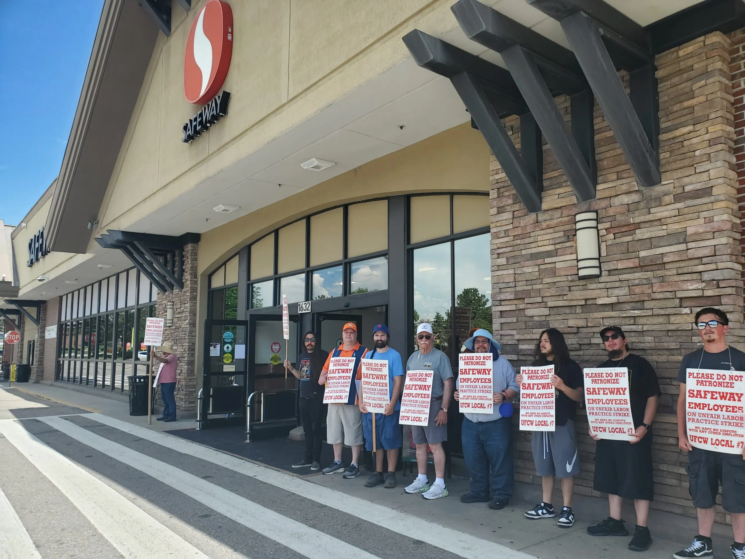 Safeway workers end strike; tentative pact reached